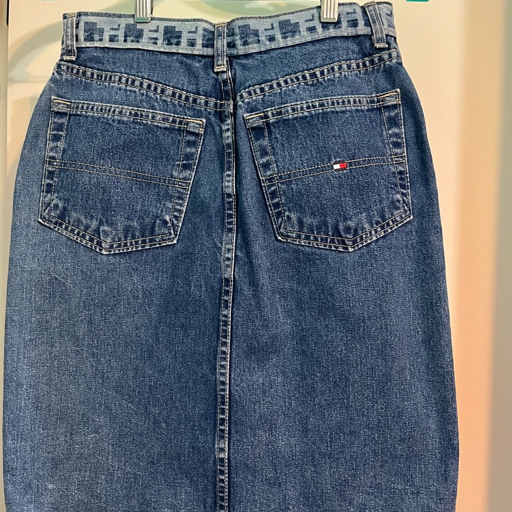 Tommy Hilfiger denim skirt size 4. Great used condition. - Picture 4 of 6